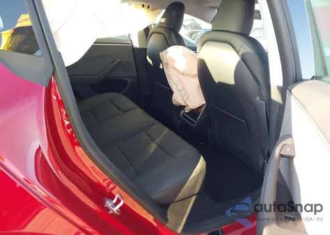 2025 Tesla Model 3 Long Range Rear-Wheel Drive z USA, uszkodzony, nr VIN 5YJ3E1EA7SF077975